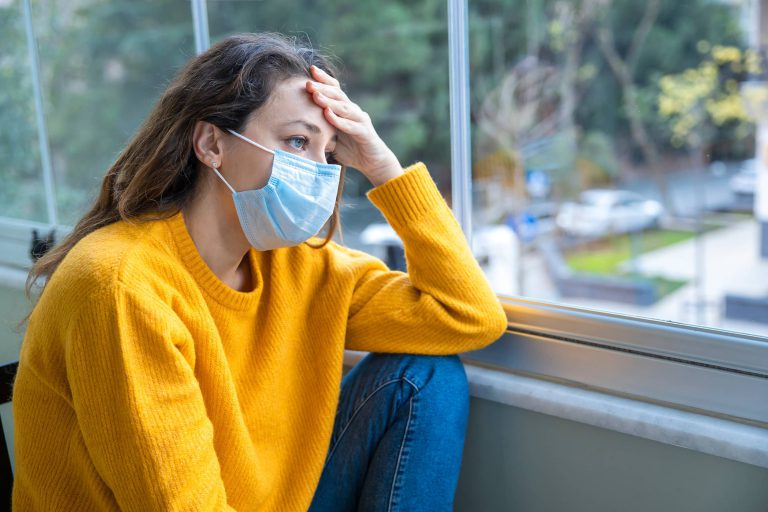 dziewczyna zakażona adenowirusami