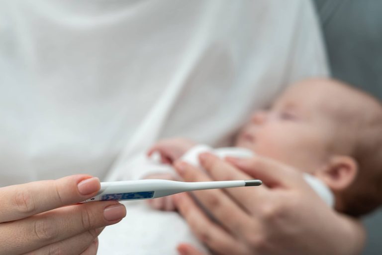 dziecko z gorączką